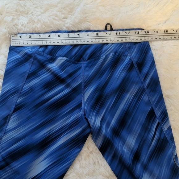 The North Face Blue Capri Workout Leggings Size Medium - Picture 6 of 7
